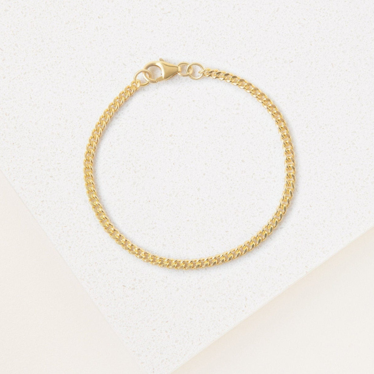 Bold Elegance: Curb Chain Bracelet